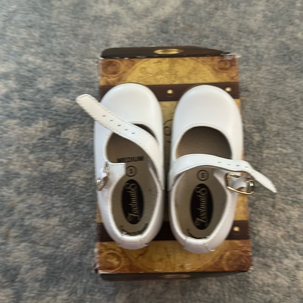 FOOTMATES Laura Mary Jane T-Strap Leather. Toddler girls. 5.0